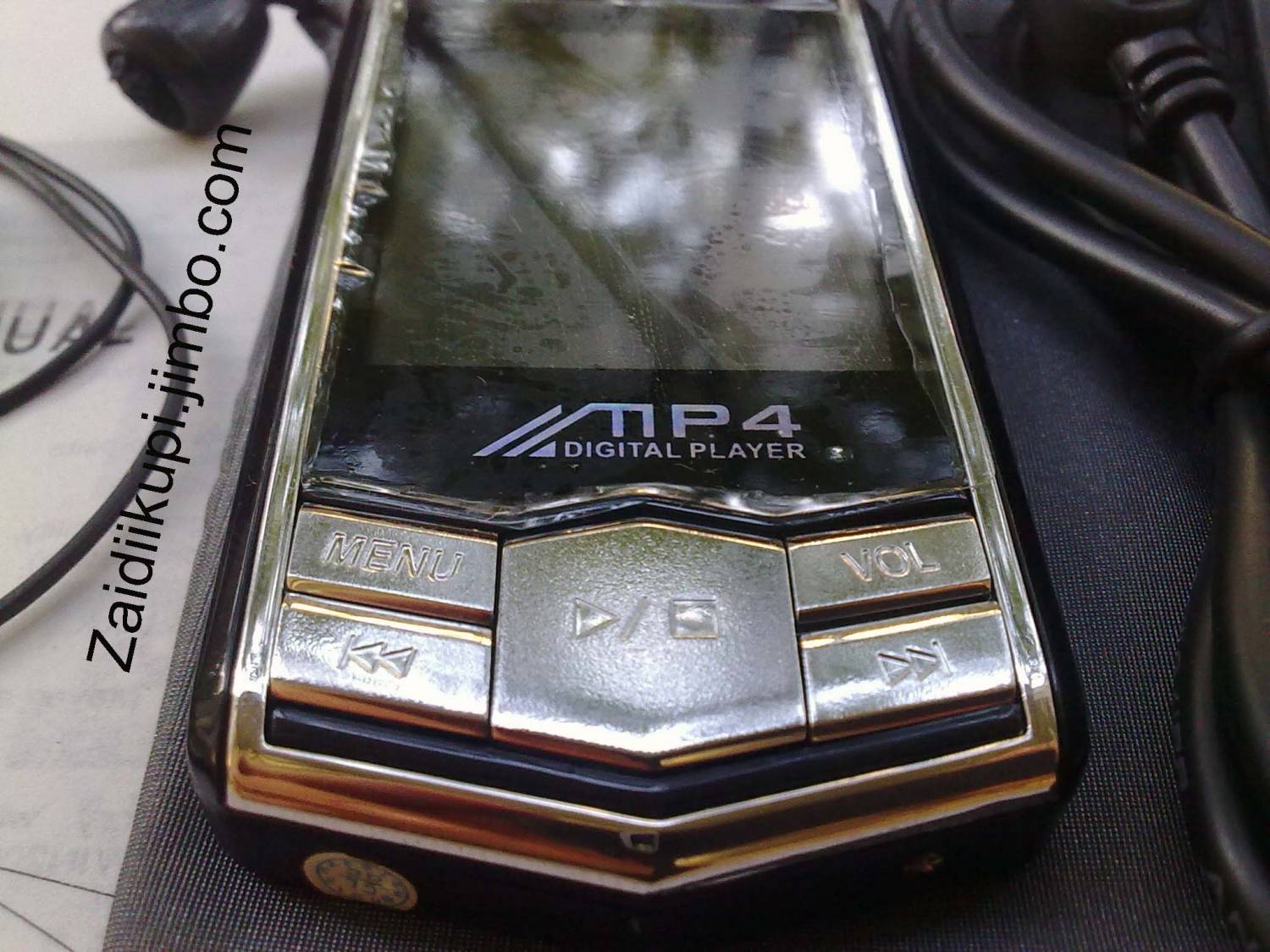 MP4 плеер 8GB 1,8LCD+подарок