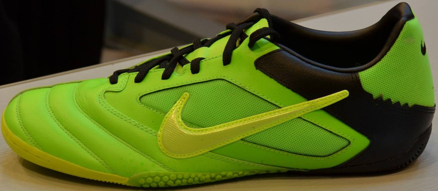 Предлагаем кроссовки и футбольную обувь  "Nike"с Европейского склада.