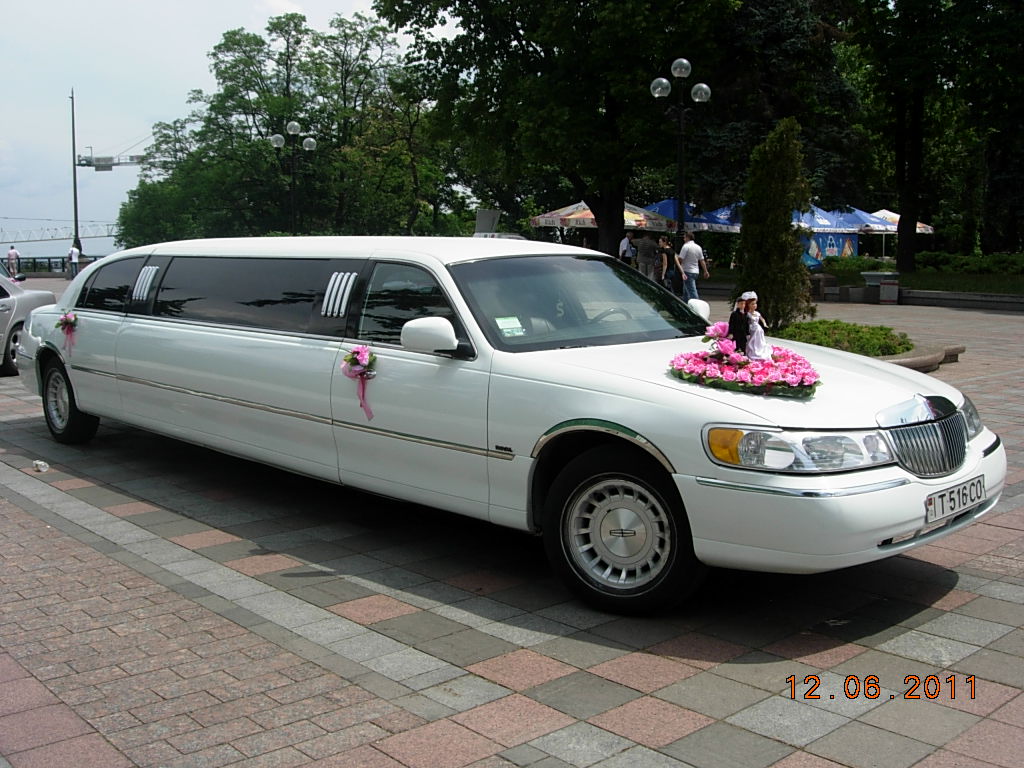 Лимузин  на  свадьбу  - прокат,аренда Лимузинов в Киеве