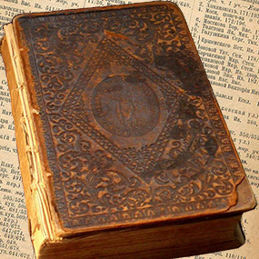 Букинист приобретет старинные книги