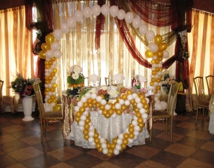 Украшение свадебных залов воздушными шарами в Макеевке