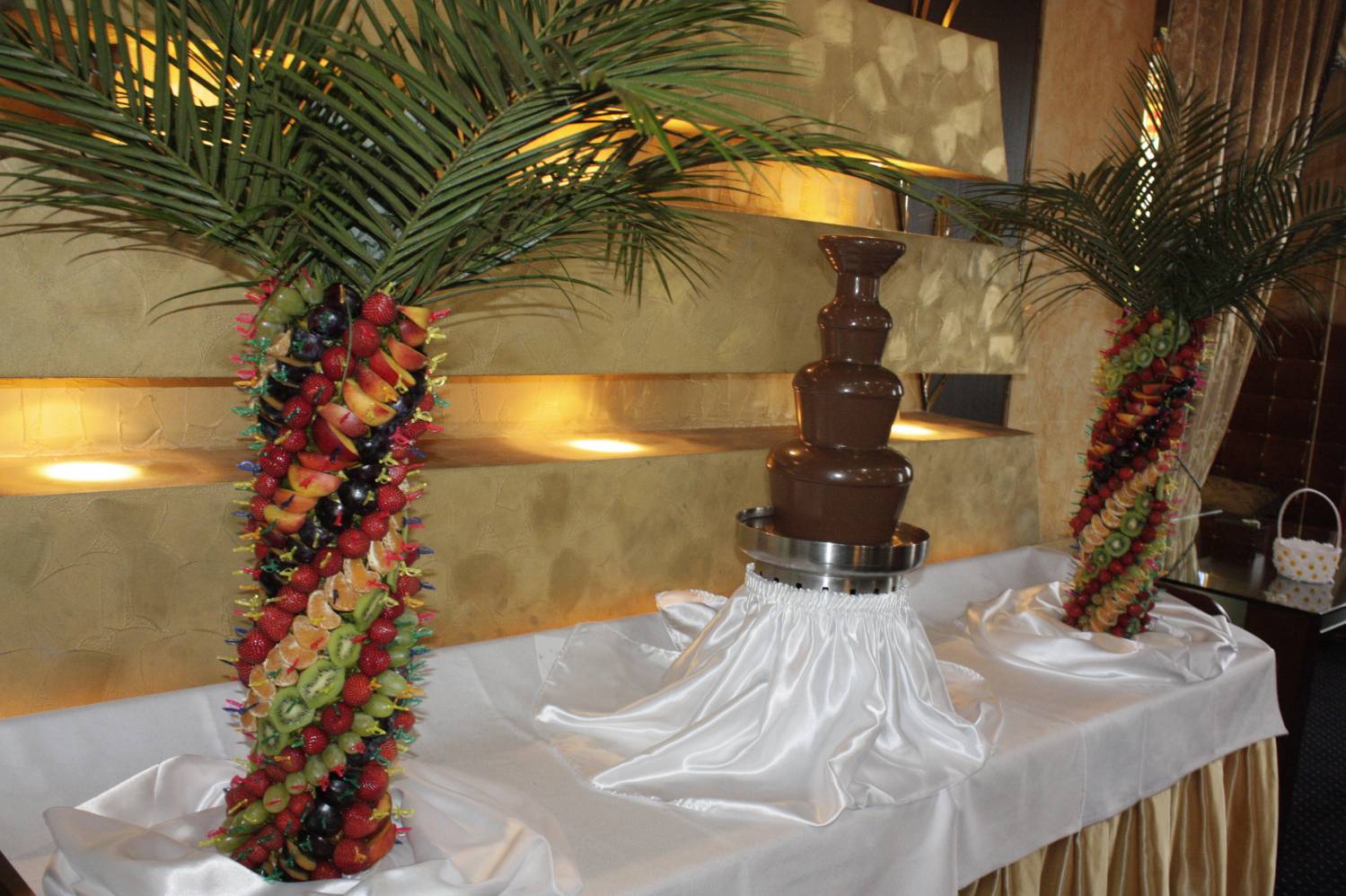 Шоколадный фонтан. Фонтан для шампанского. новый год 2012