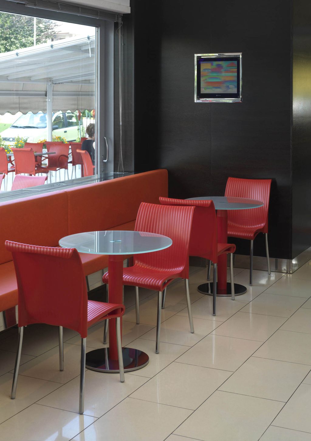 Итальянская мебель для баров, ресторанов и пляжей. Интересные предложения и цены.