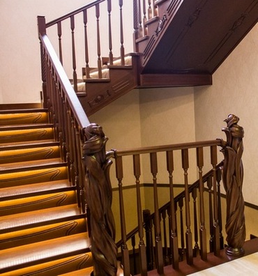 Лестница из массива ясеня