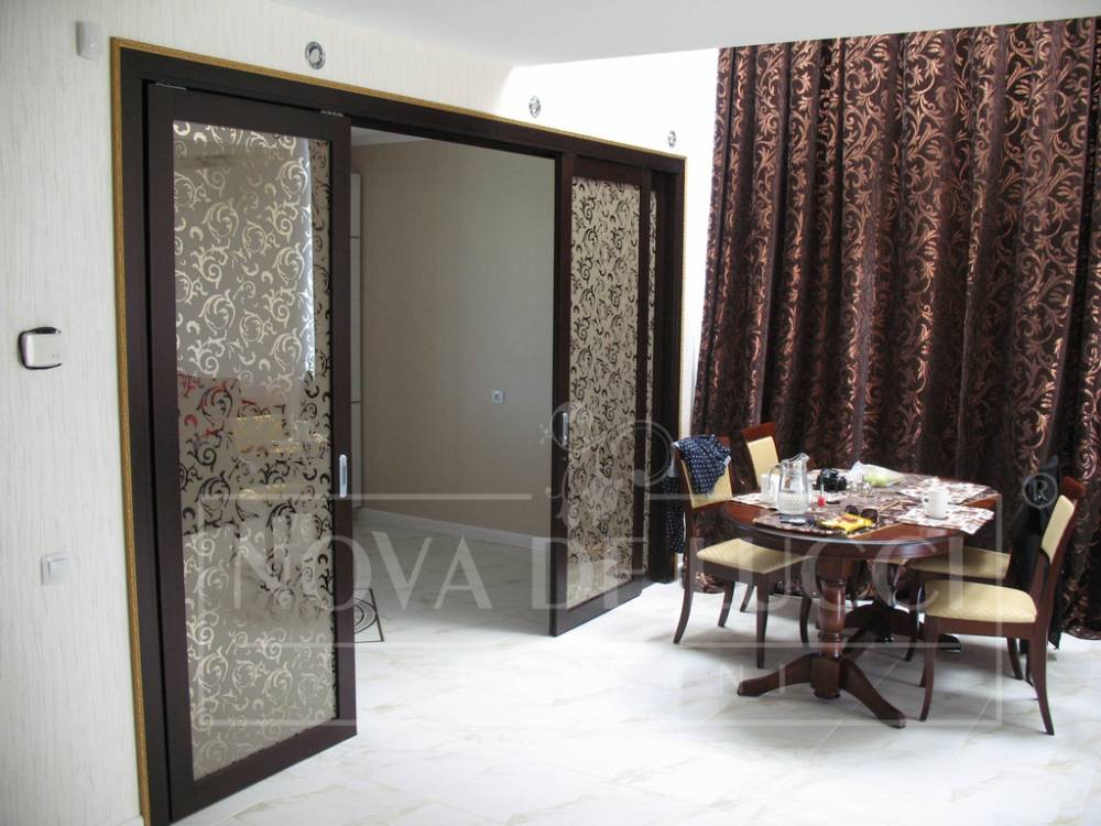 Раздвижные двери из массива ясеня